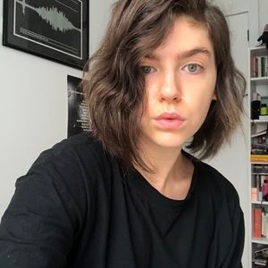 Meet your Posher, Hilary